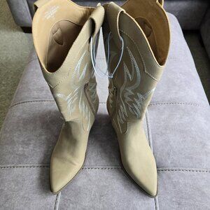 NEW indi go rd. Women's Cowgirl Style Booties Size 5.5M